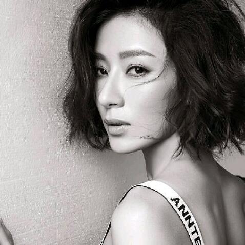 杨怡比老公大多少岁