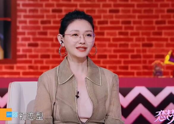 ���οռ�2��Ů�α���ֵ�ø�