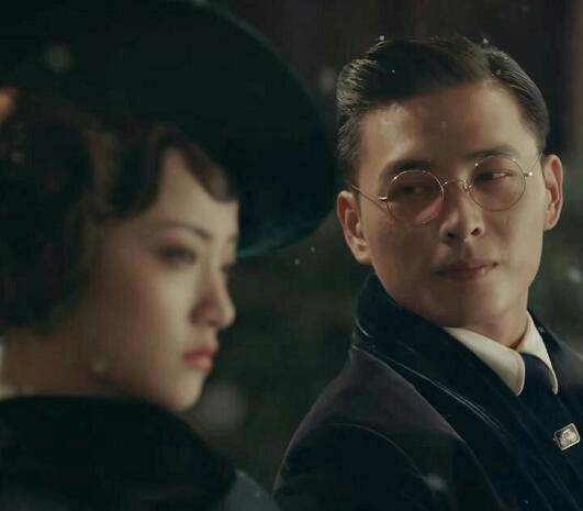 烈火军校曲曼婷跟谁了