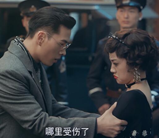 烈火军校曲曼婷跟谁了