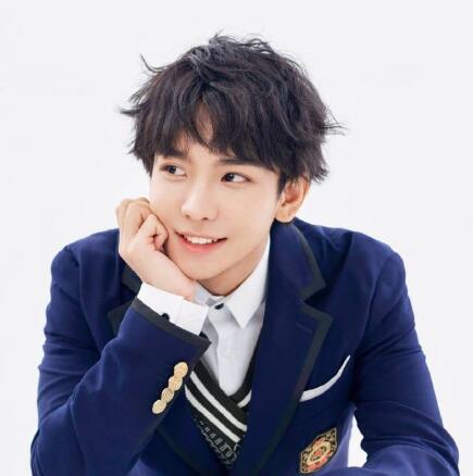 郑繁星什么时候出道的