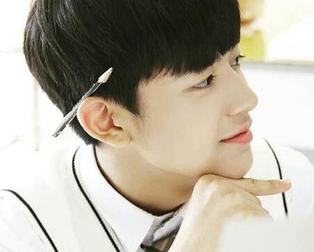 朴所罗门举铁什么梗