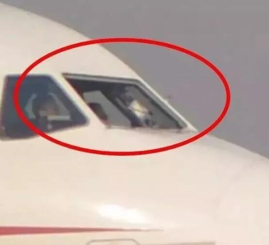 中国机长玻璃为什么会碎