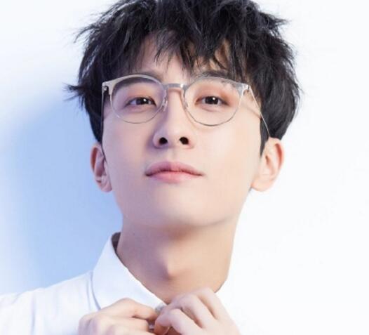 牛骏峰怎么出道的