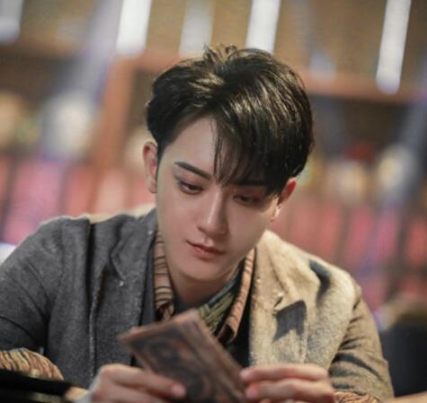 热血少年吴乾和卫乘风两人是什么关系