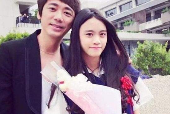 �ŵ�Ů��С���ӵ�������˭