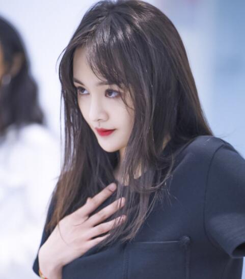 郑爽鼻子怎么了