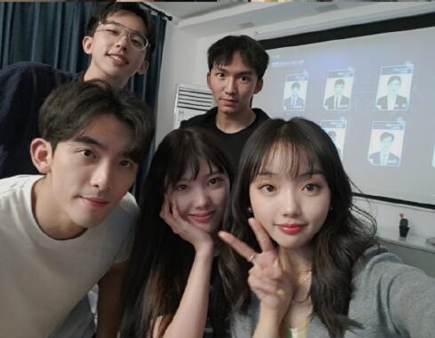 �����Ķ���offer�˱�Ө���Ͻ��� 