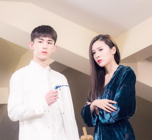 �׺�������С˵��ʲô