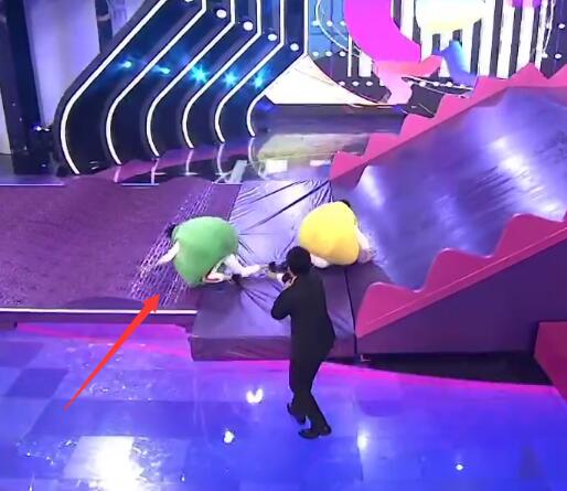 许魏洲把郑爽踢了怎么回事