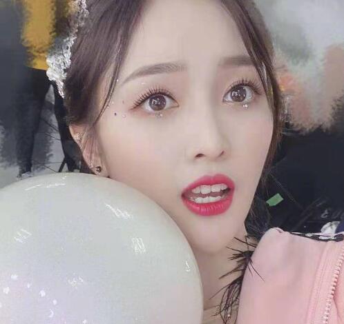 吴宣仪被捶墙按门铃