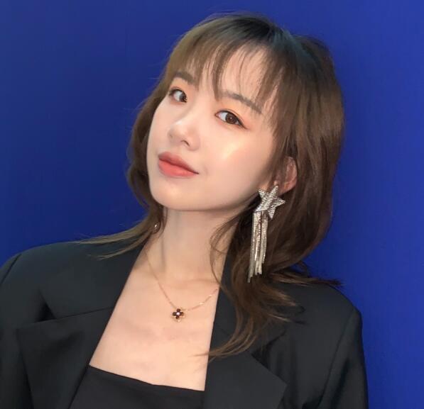 网红阿沁怎么那么有钱