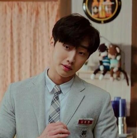 我身体里的那个家伙男主角前后是一个人吗