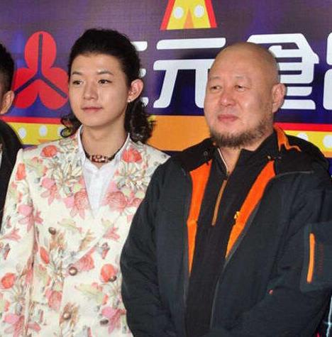 歌手霍尊父亲母亲是谁 霍尊与父亲为何反差这么大