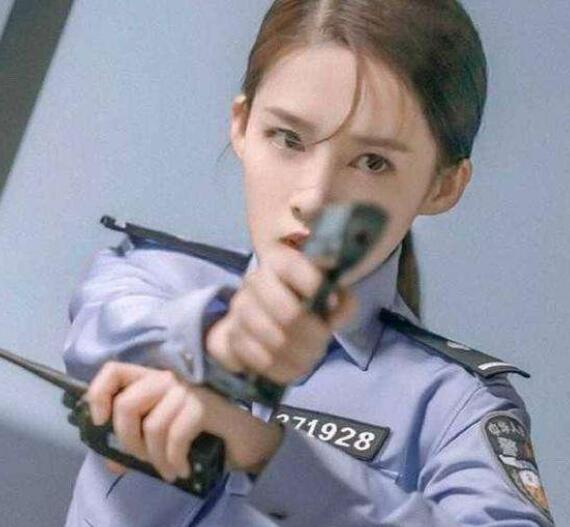 亲爱的戎装是什么小说